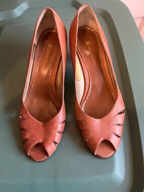 Naturalizer cognac coloured leather peep-toe heels (7.5)
